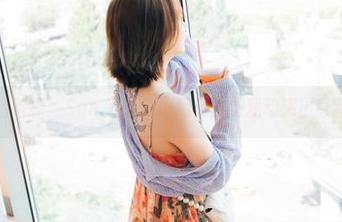 高清捕捉：Son Ye Eun用复古游戏动感出奇制胜